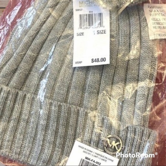 NWT MICHAEL Michael Kors Cuffed Braided Gray Winter Hat Size OS - Picture 2 of 5